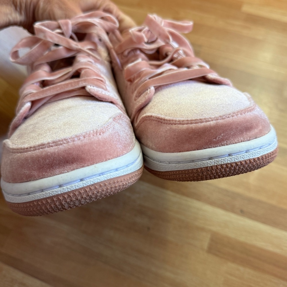 Women's Nike air Jordan 1 se pink velvet women's low sneakers size 9.5 - Picture 5 of 14